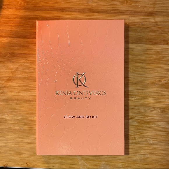 Kenia Ontiveros Glow and Go Kit - Picture 3 of 4